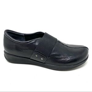 SoftWalk Tanner Too women's black leather slip on casual comfort shoes
